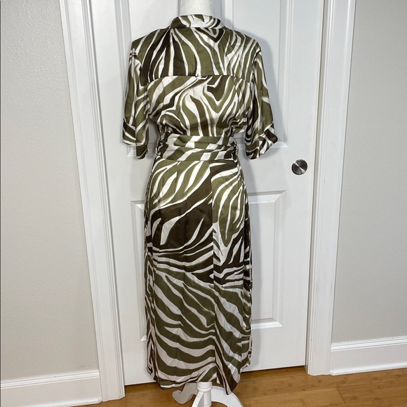 Zara Animal Print Shift Midi Dress Medium V Neck Belted Notched Collar Faux Wrap - Picture 14 of 17